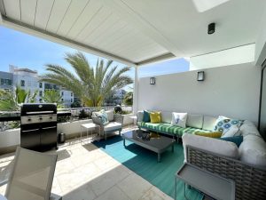 gemütliche Sitzecke, Essbereich und Gasgrill auf Ihrer Dachterrasse