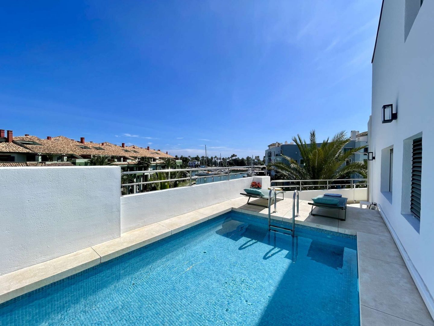 privater, beheizter Pool
