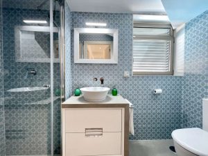 frisch renovierte Badezimmer