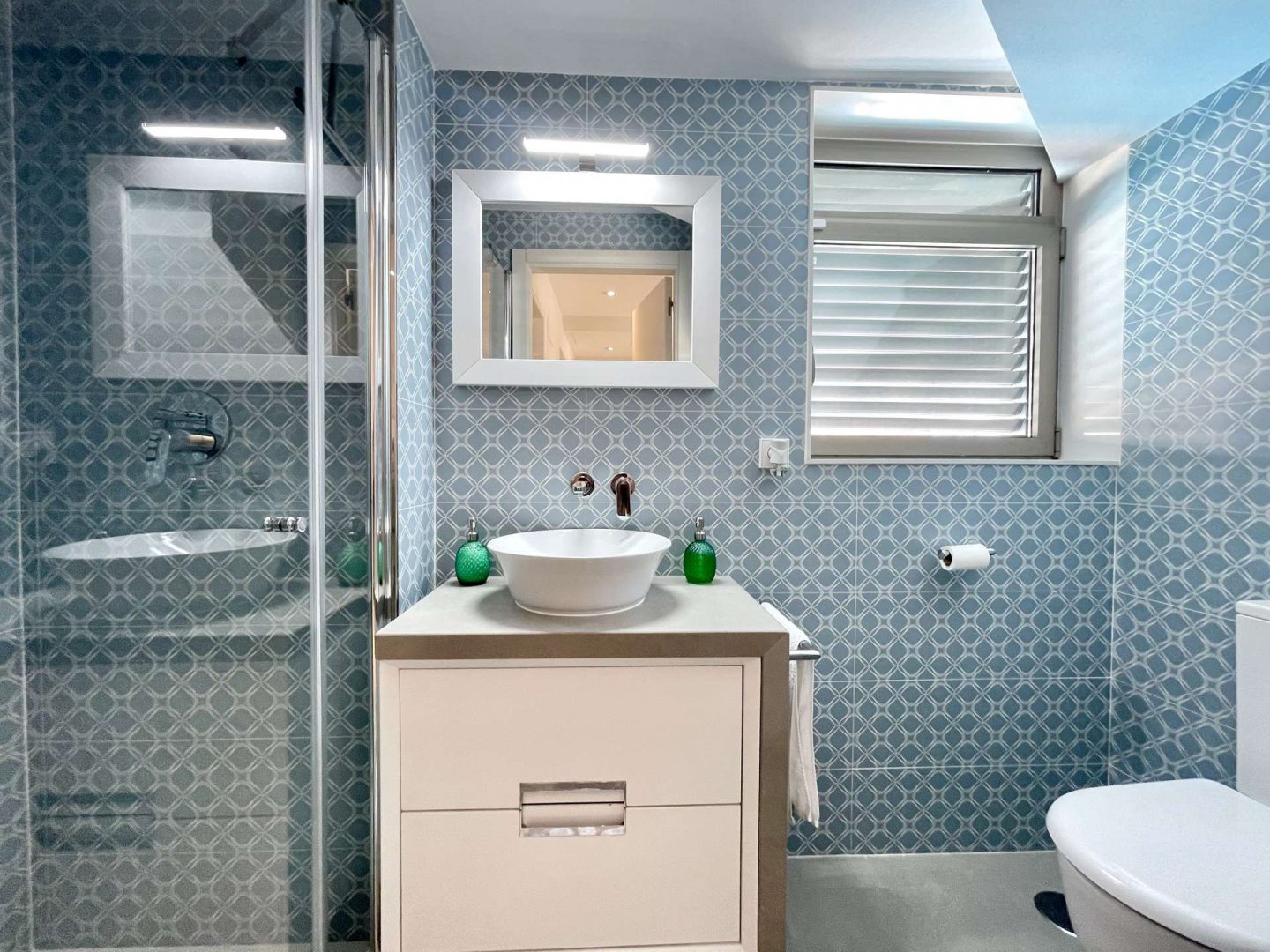 frisch renovierte Badezimmer