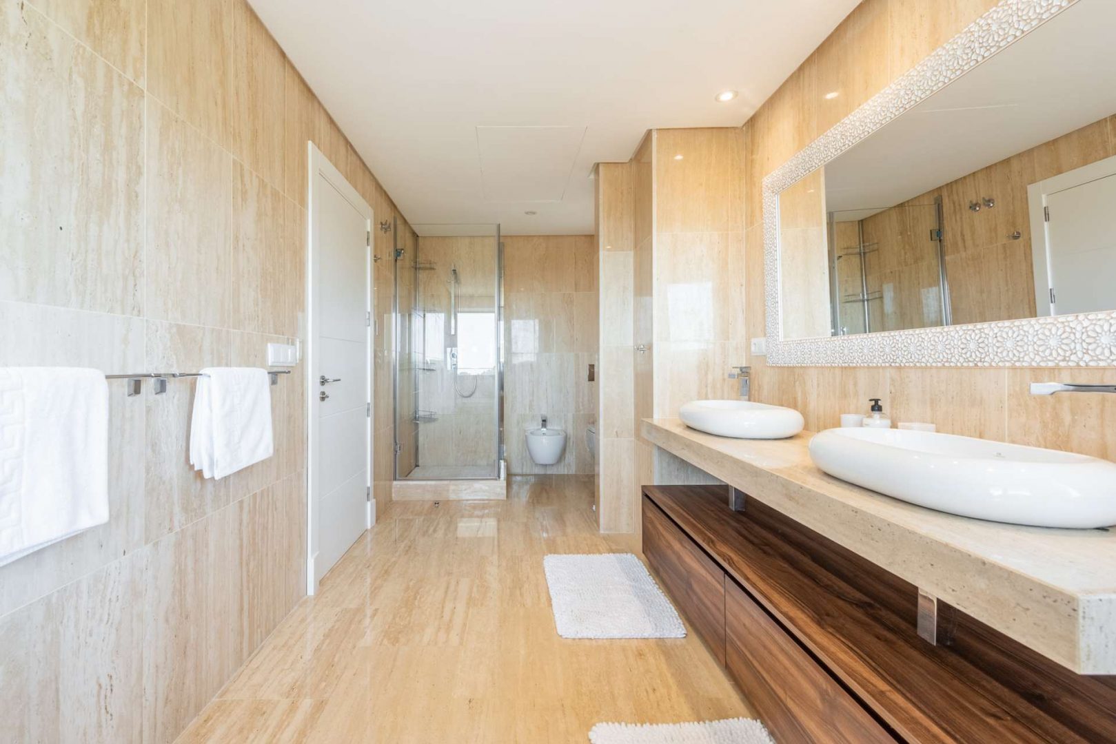 Hochwertig ausgestattete Badezimmer