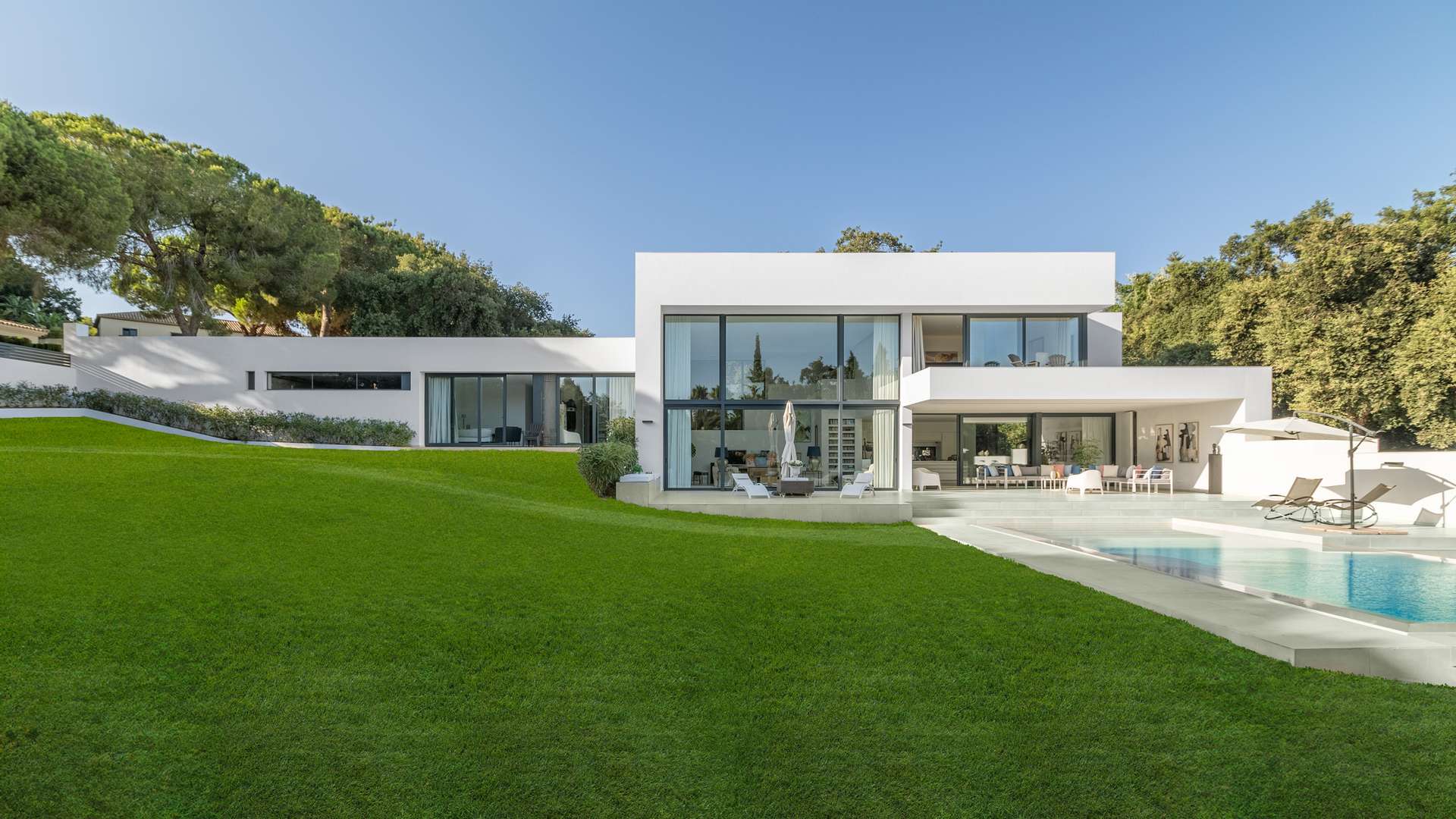 exklusive Villa auf parkähnlichem Grundstück