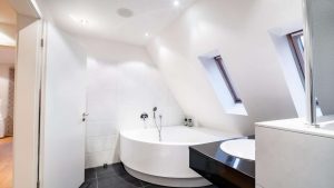 großzügige Eckbadewanne