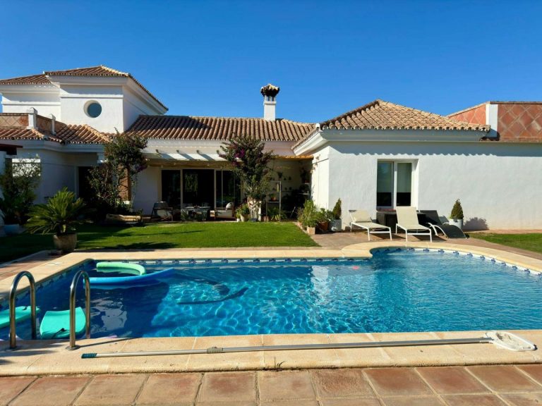 Villa mit großzügigem Pool