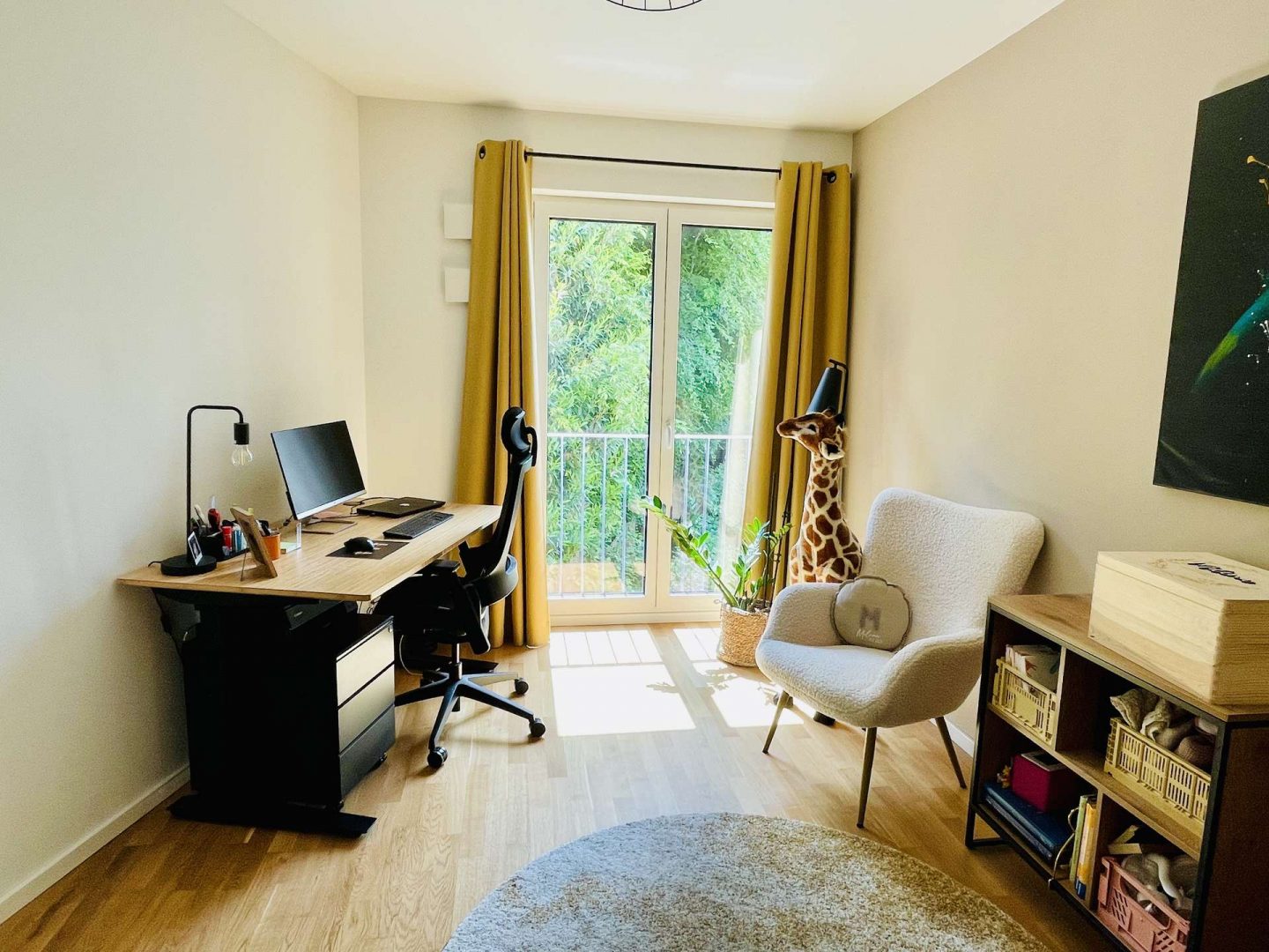 helles Kinder- oder Arbeitszimmer