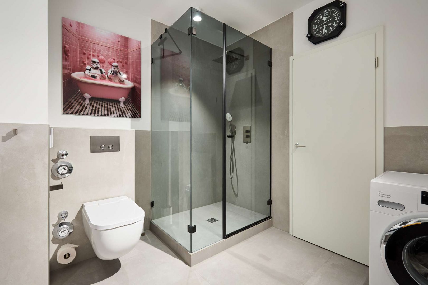 XXL-Rainshower Dusche mit großformatigen Fliesen