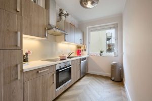 gemütliche Einbauküche für entspanntes Kochen