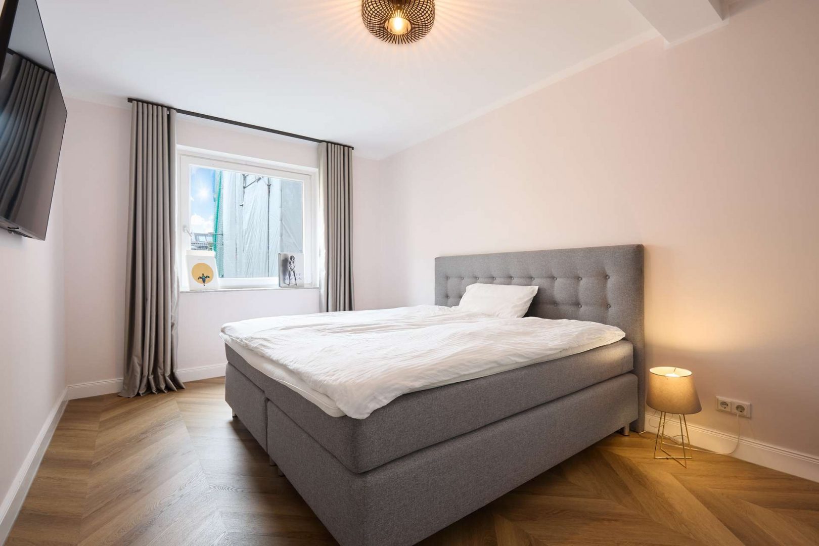 helles, rückwärtiges Schlafzimmer zum ruhigen Innenhof