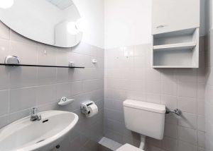 separates WC